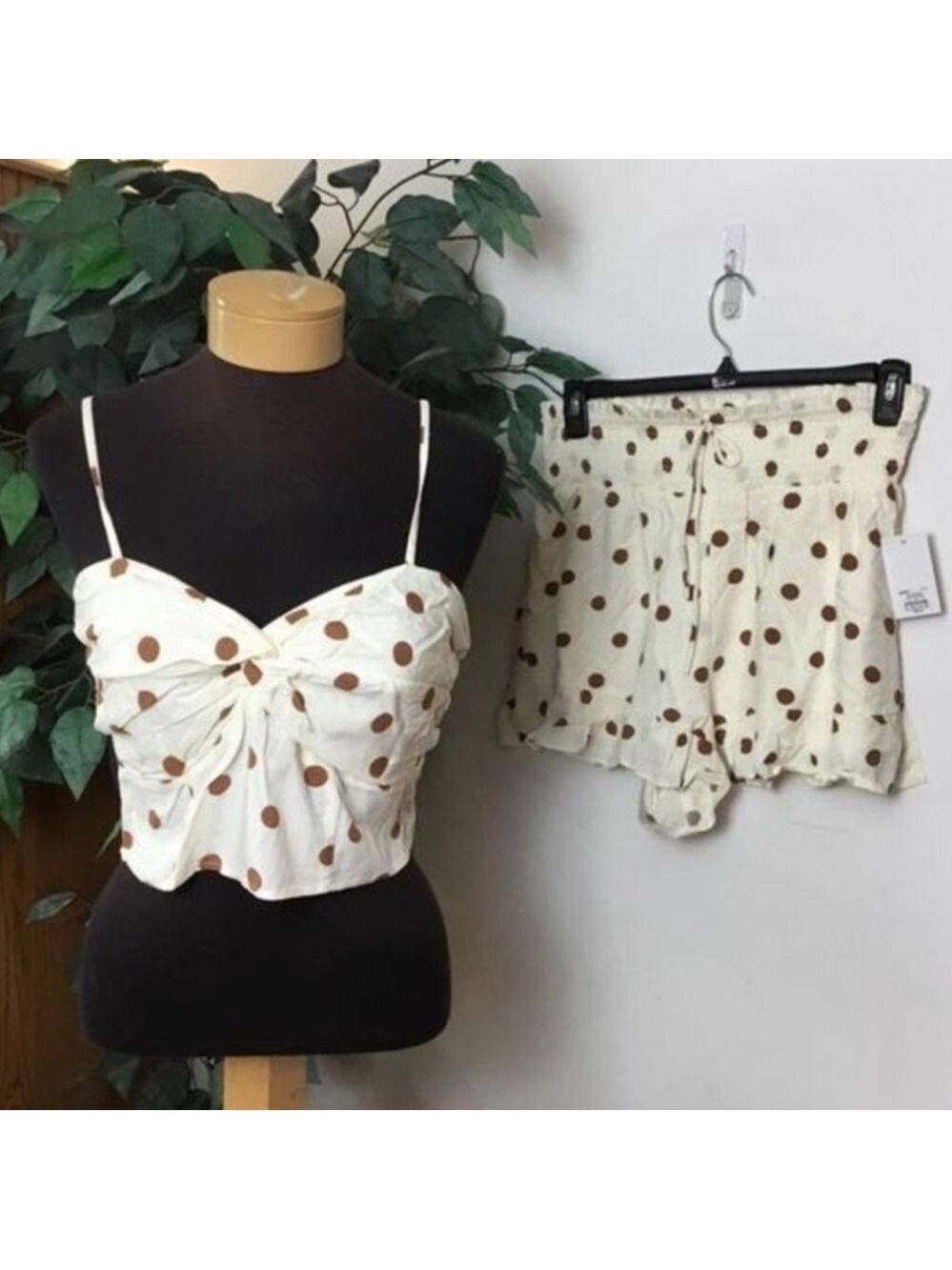 SO twist front crop top & short set Woman’s Juniors XL ginger dots